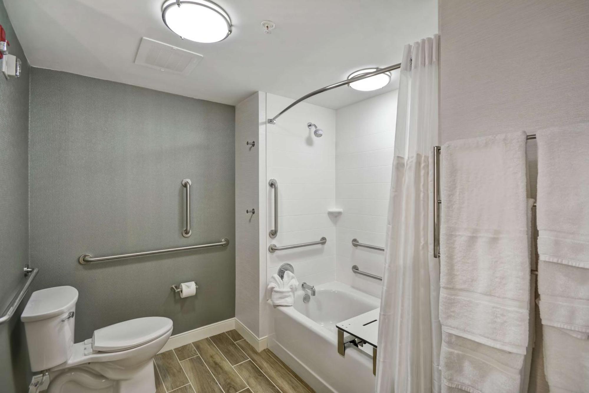 Hilton Garden Inn Гастония Экстерьер фото